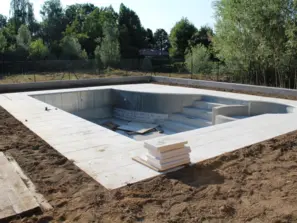 Construction de piscine par nos maçons.