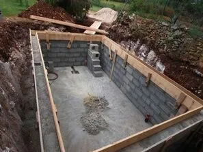 Construction d'une piscine. 